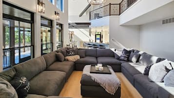 Smart TV, fireplace, video games, table tennis