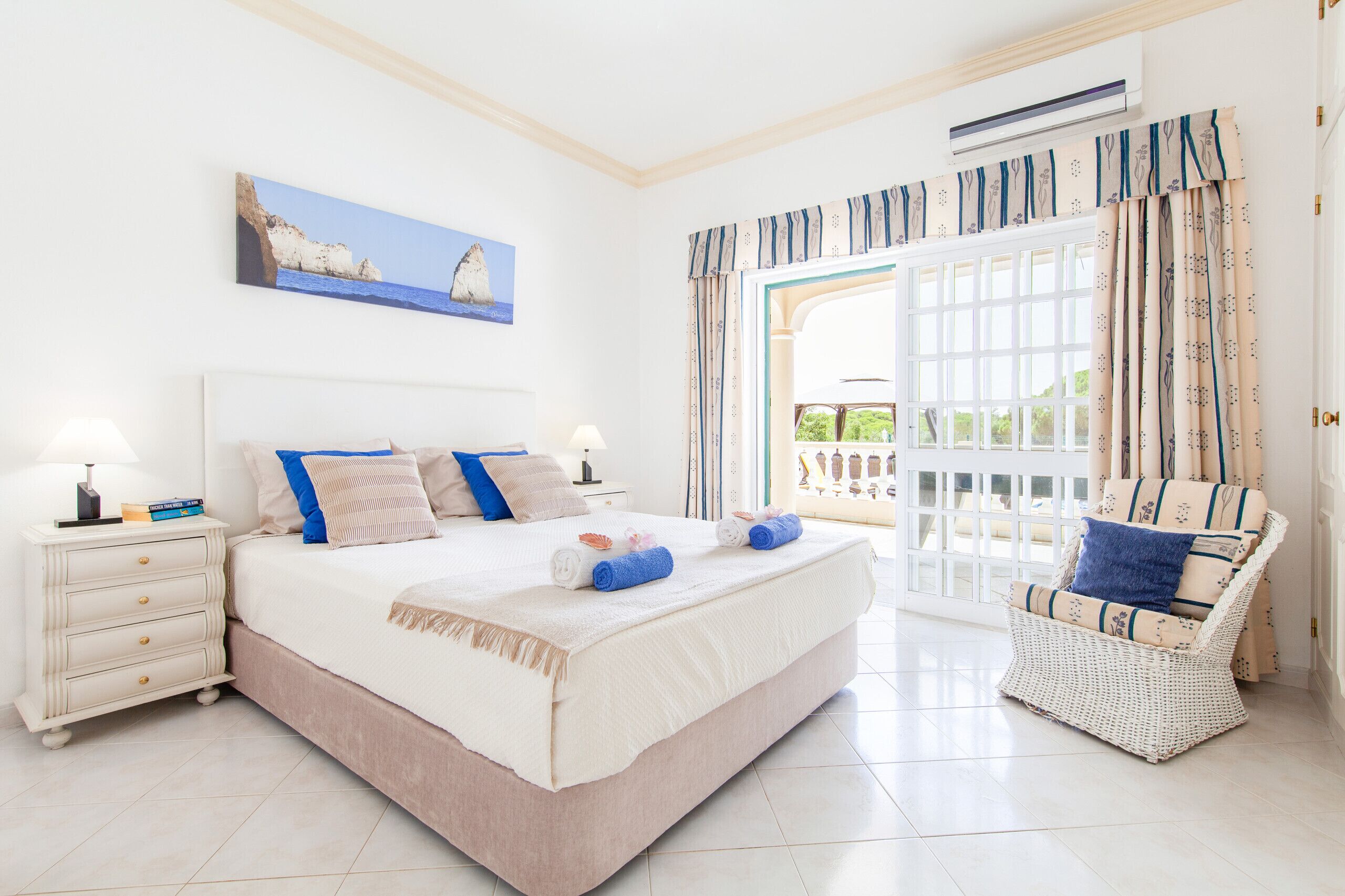 5 dormitorios, tabla de planchar con plancha, wifi gratis y ropa de cama