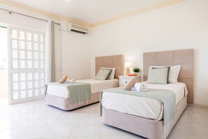 5 chambres, fer et planche à repasser, accès au Wi-Fi (inclus)