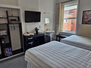 Quarto triplo família | Wi-Fi de cortesia, roupa de cama