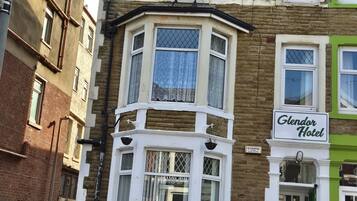 Fachada de la propiedad