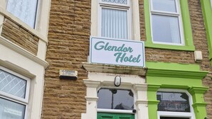 A building with a sign reading "Glendor Hotel" and a green door. - Glendor Hotel (Blackpool)