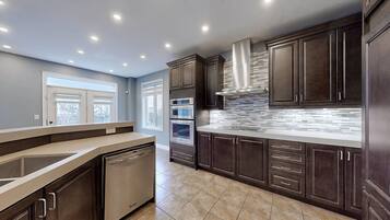 House | 4 bilik tidur, Internet