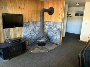 Standard Room | Free WiFi, bed sheets - Willamette Pass Inn (Crescent)