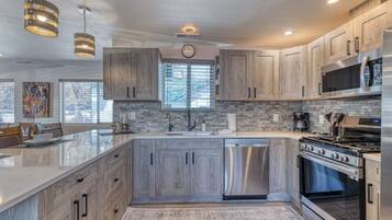 Fridge, oven, dishwasher, coffee/tea maker