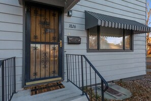 Exterior detail - Modern 1-Bedroom Haven with Dedicated Home Office (Great Falls)