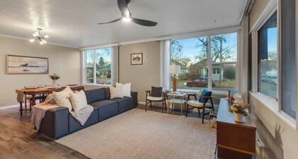 Modern 1-Bedroom Haven with Dedicated Home Office