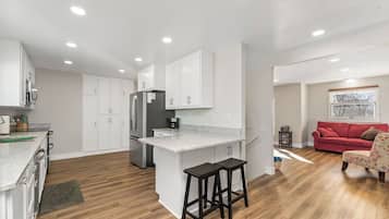 Refrigerador, microondas