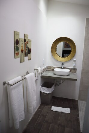 Hair dryer, towels, soap, toilet paper - Stylish spot between Castries & Rodney Bay, near beach, dining & nightlife (Gros Islet)