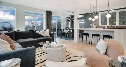 Hilltop- Luxury Home with views and a dog run