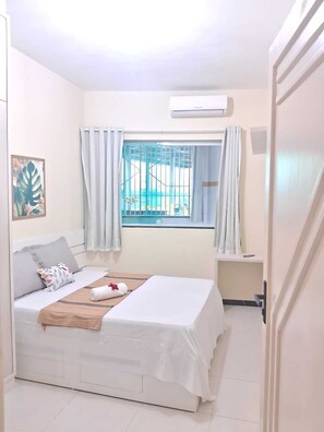 Dobbeltrom – comfort | Skrivebord, skrivebord for bærbar PC og wi-fi (inkludert)