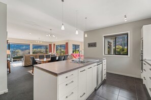 Fridge, microwave, dishwasher, toaster - Frankton Arm Vista - Queenstown Holiday Home (Queenstown)