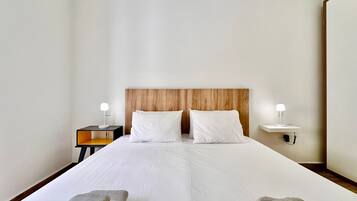 1 habitación, tabla de planchar con plancha, wifi gratis y ropa de cama
