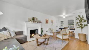 Televisor intel·ligent i llibres