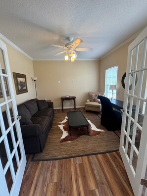 Smart TV - The HART of Tiger Town!  Lakefront home less than 4 miles to Clemson University (Seneca)