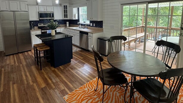 Private kitchen - Lakefront Home- Dock + Firepit - 5 Min to Clemson (Seneca)