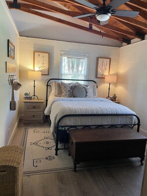 2 habitaciones, caja de seguridad en la habitación y escritorio 