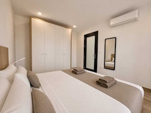 2 chambres, fer et planche à repasser, Wi-Fi gratuit, draps fournis