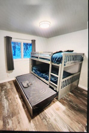 3 soverom, strykejern/-brett, reiseseng for barn og wi-fi