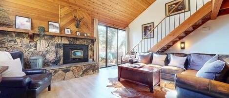 TV, fireplace, DVD player