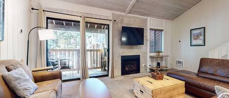 Televisión y chimenea