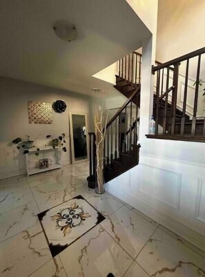 Interior - Private room with private bathroom (Thorold)