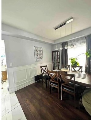 Dining - Private room with private bathroom (Thorold)