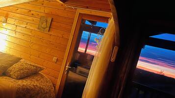 3 slaapkamers, een strijkplank/strijkijzer, wifi, beddengoed