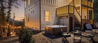 Chatt Vistas-4bdr-2Units-ViewsofLookoutMtn-HotTub-Slps 12+