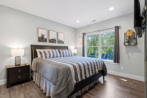 2 soverom, strykejern/-brett, reiseseng for barn og wi-fi