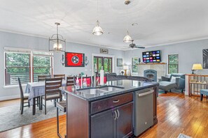 Interior - Side of Lookout Mtn-2bdrm Lux Bungalow-Chatt Vistas (Chattanooga)