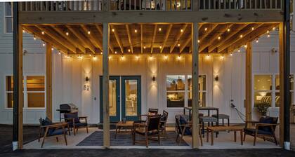 Chatt Vistas-6bdr 6ba-3 Story-Theater-HotTub-Sleeps 15+