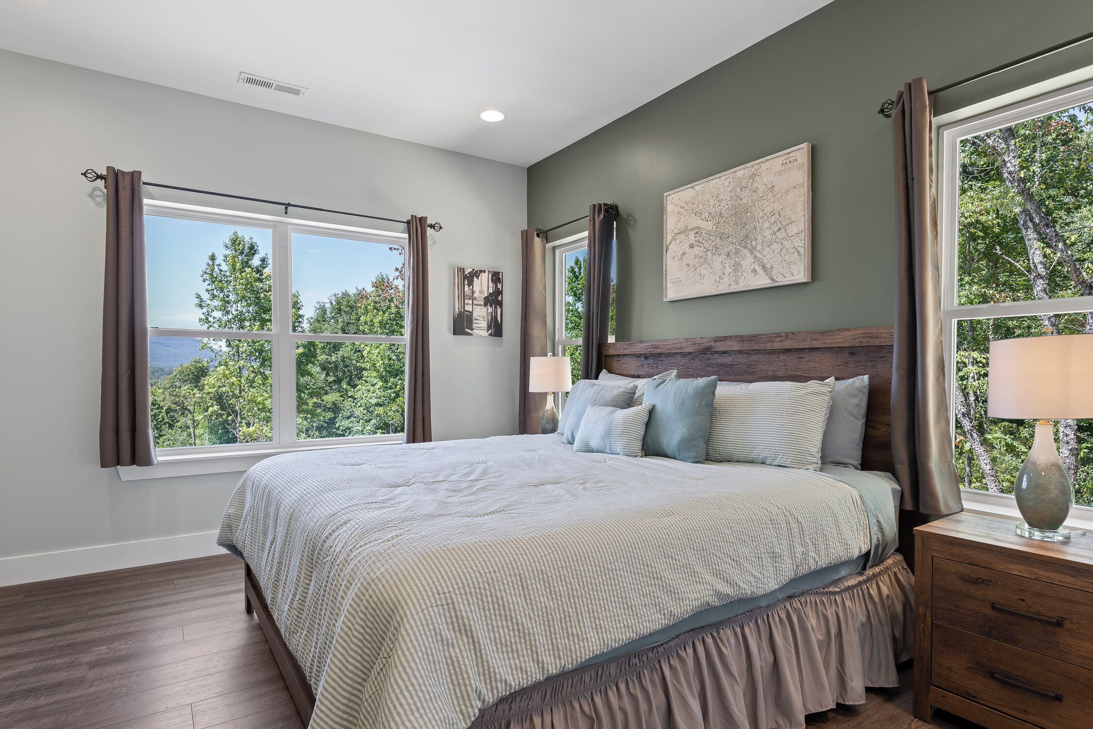 6 bedrooms, iron/ironing board, travel crib, WiFi