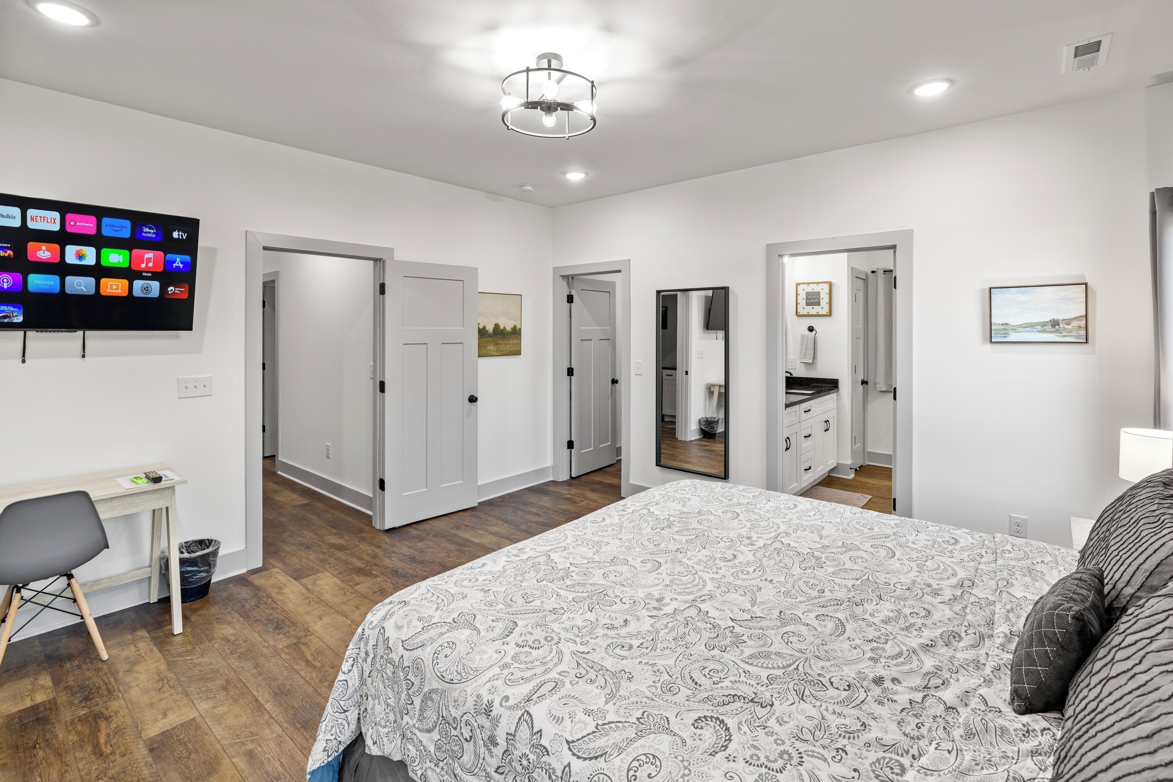 3 bedrooms, iron/ironing board, travel crib, WiFi