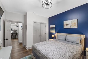 3 slaapkamers, een strijkplank/strijkijzer, reisbedje, wifi