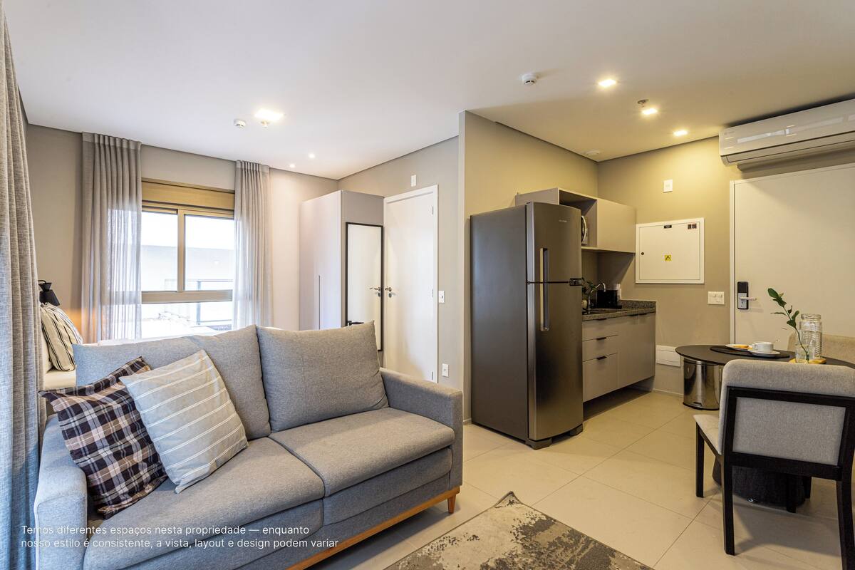 Business Studio | Living area | 32-inch Smart TV with digital channels