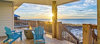 Lil Dragonfly has Views For Days! Remodeled…Like New! Sleeps 10! Loaded Kitchen!