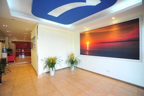 المنشأة من الداخل