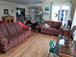 Fernseher, Tischtennisplatte