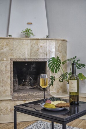 Deluxe Apartment | Living area | TV - ARAKI Sololaki (Tbilisi)