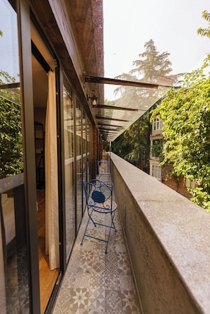 Superior Double or Twin Room, Balcony | In-room safe, desk, laptop workspace, blackout curtains - ARAKI Sololaki  (Tbilisi)