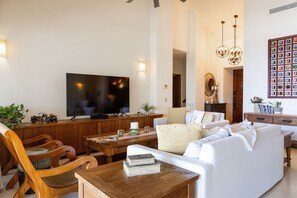 TV - Girasol - Beachfront House (4bd) - Bucerias (Bucerías)