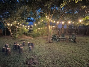 Property grounds - Charming 3-bedroom Blue house in lovely Austin (Austin)