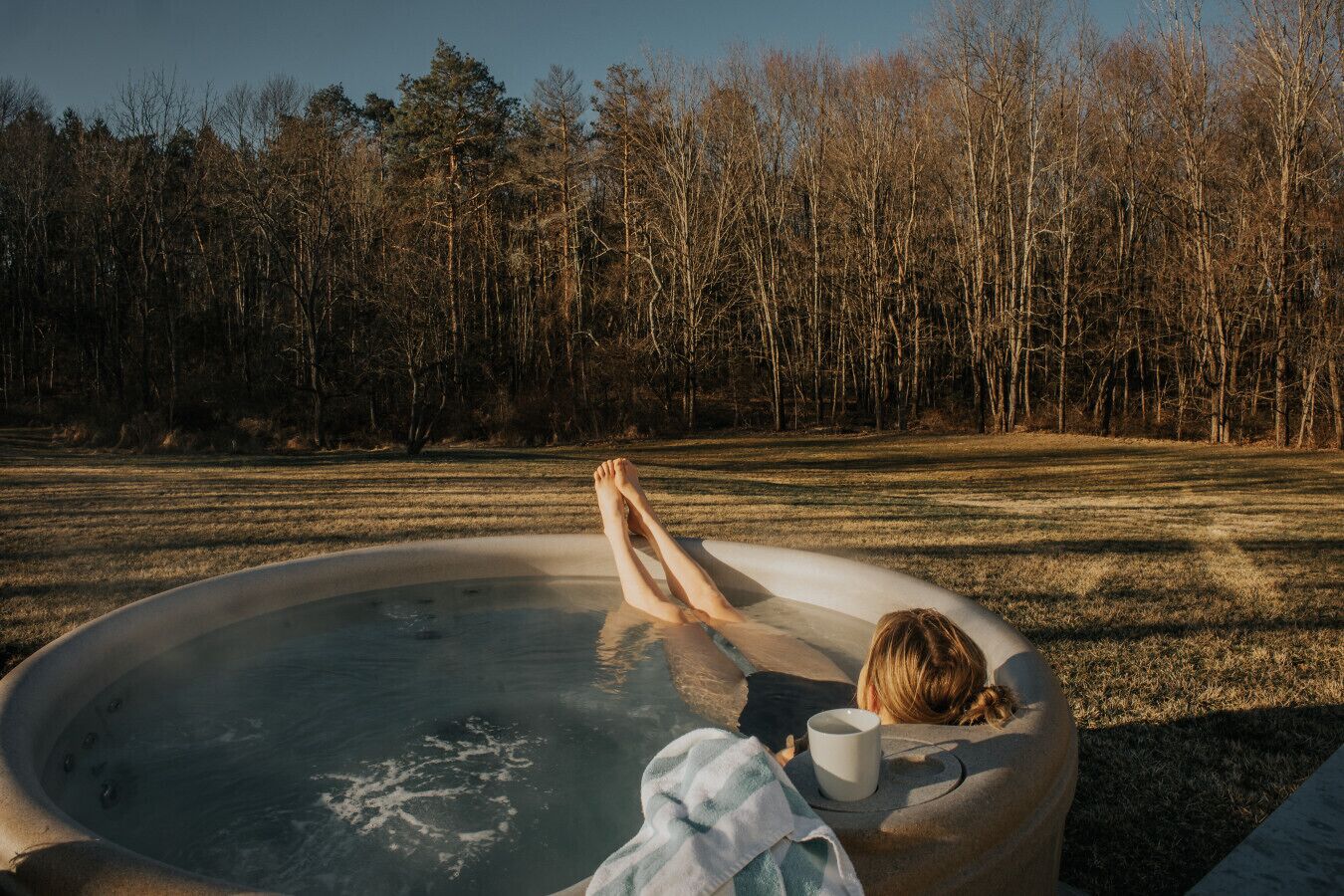 Tina de hidromasaje al aire libre