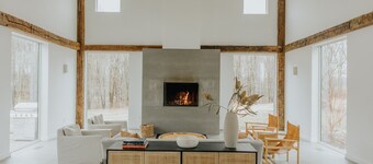 Modern Converted Barn with Hot Tub!