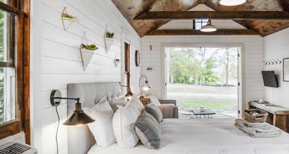 Modern Converted Barn with Hot Tub!