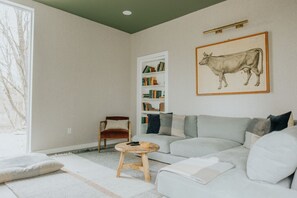 TV, fireplace, stereo