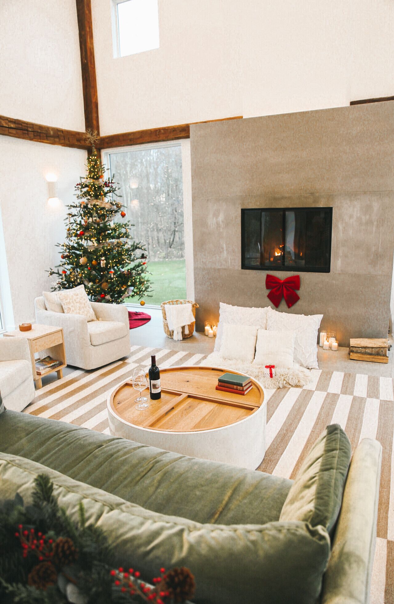 Televisi ón, chimenea y estéreo 