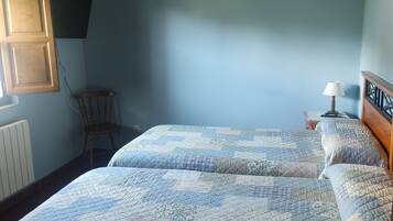 2 habitaciones, tabla de planchar con plancha, wifi y ropa de cama