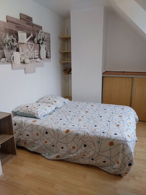 2 bedrooms, desk, iron/ironing board, travel cot - Joli F3 Dans Maison Individuelle à 30km de Paris (Saint-Germain-lès-Corbeil)